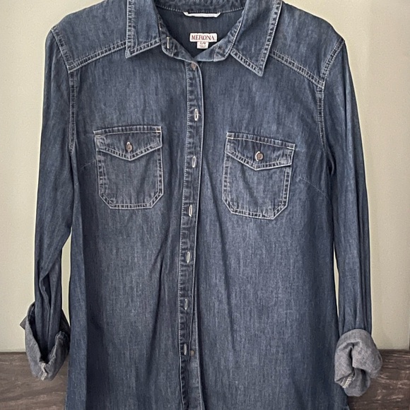 Merona Tops - Merona Women’s Denim Top…. Size L 💙